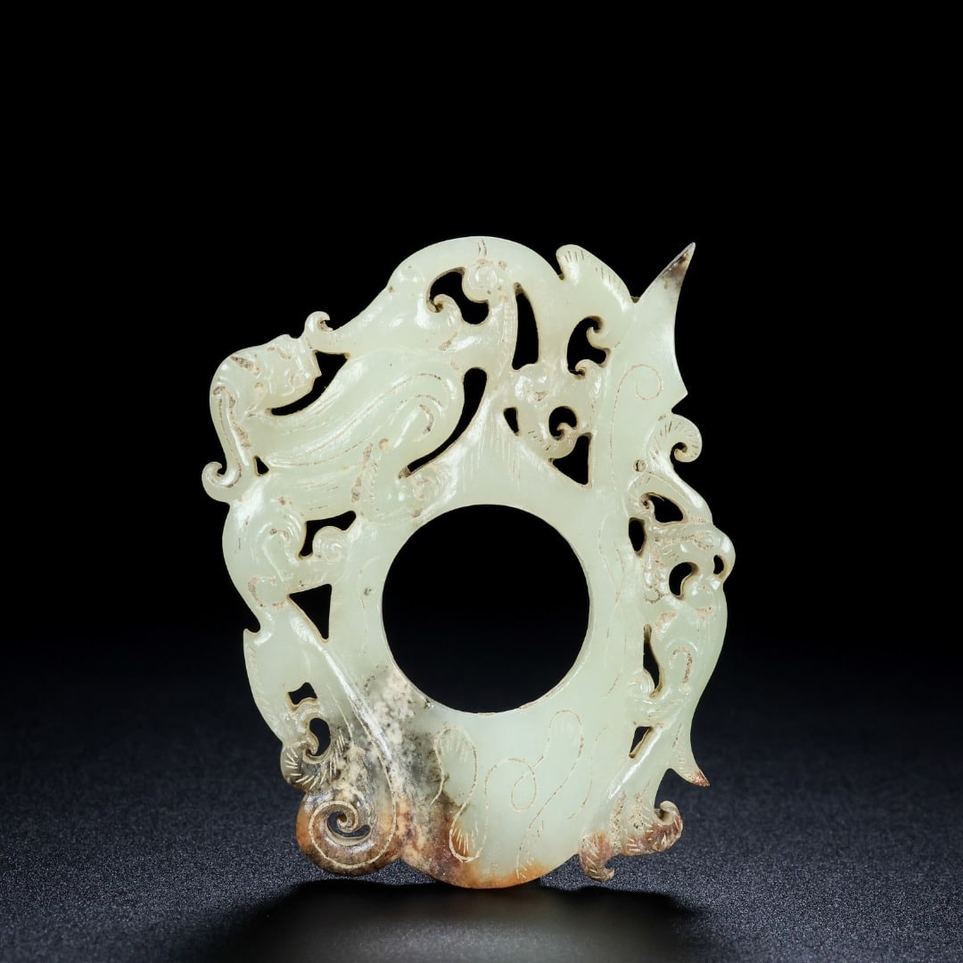An Exquisite White Jade Pendant: An Exquisite White Jade Pendant Han Dynasty, China Size:3inx2.4inx0.2in Weight:41.2g白玉鸡心佩 中国汉代 Size:7.5cmx6.2cmx0.6cm Weight:41.2g