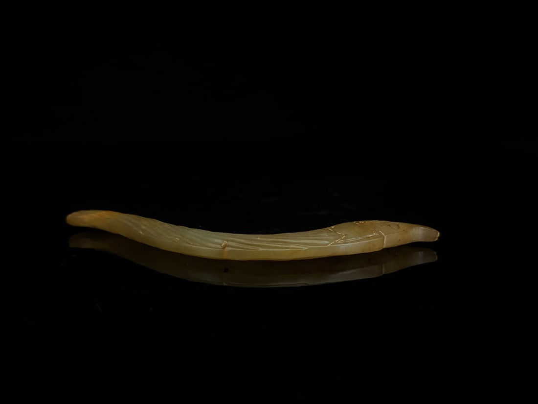 An Exquisite White Jade Dragon - 5