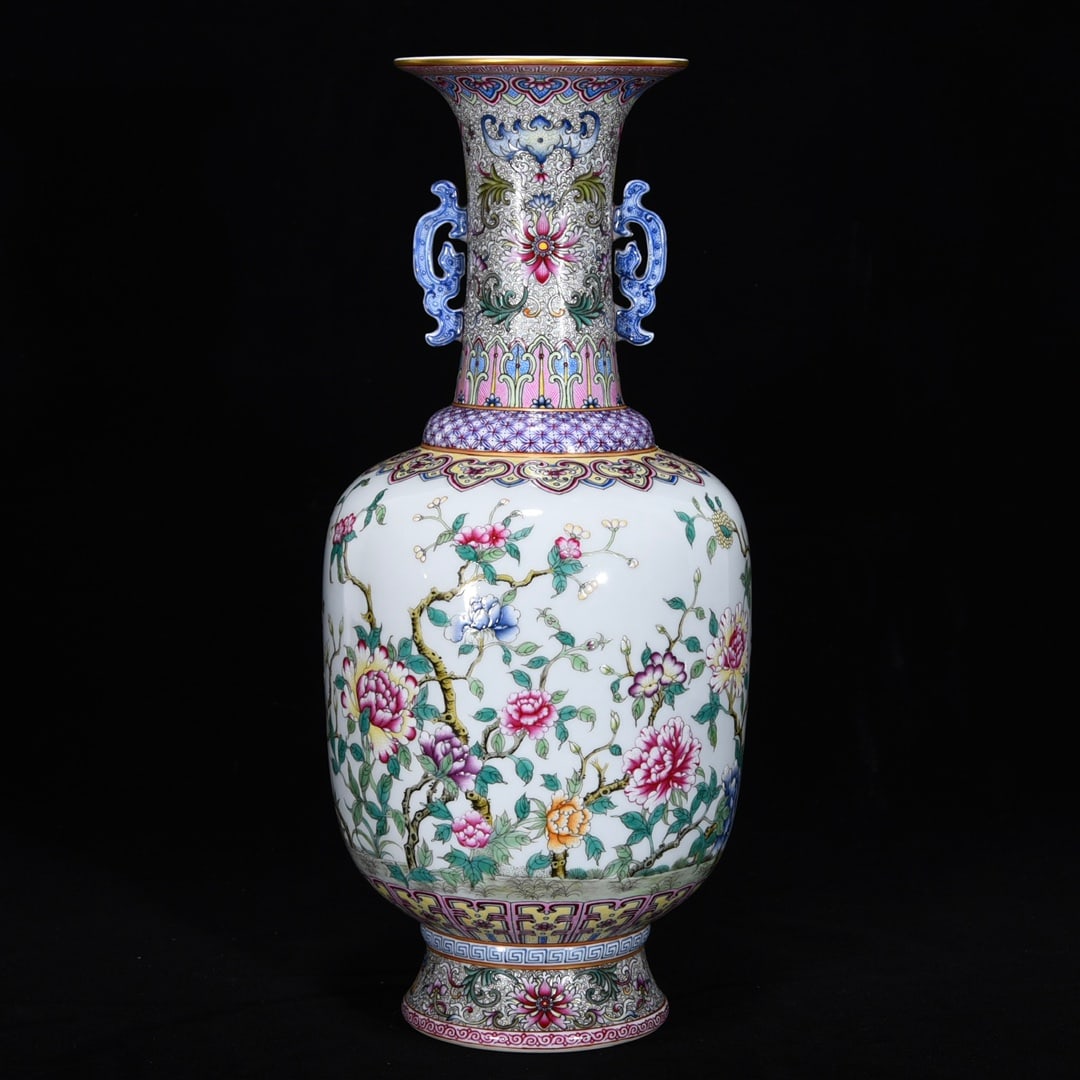 An Exquisite Famille-Rose Flower Pattern Double-Ears Vase: An Exquisite Famille-Rose Flower Pattern Double-Ears Vase Qing Dynasty, China Qianlong Six-character Mark Size:14.4inx6.3in粉彩古月轩花卉纹双ň
