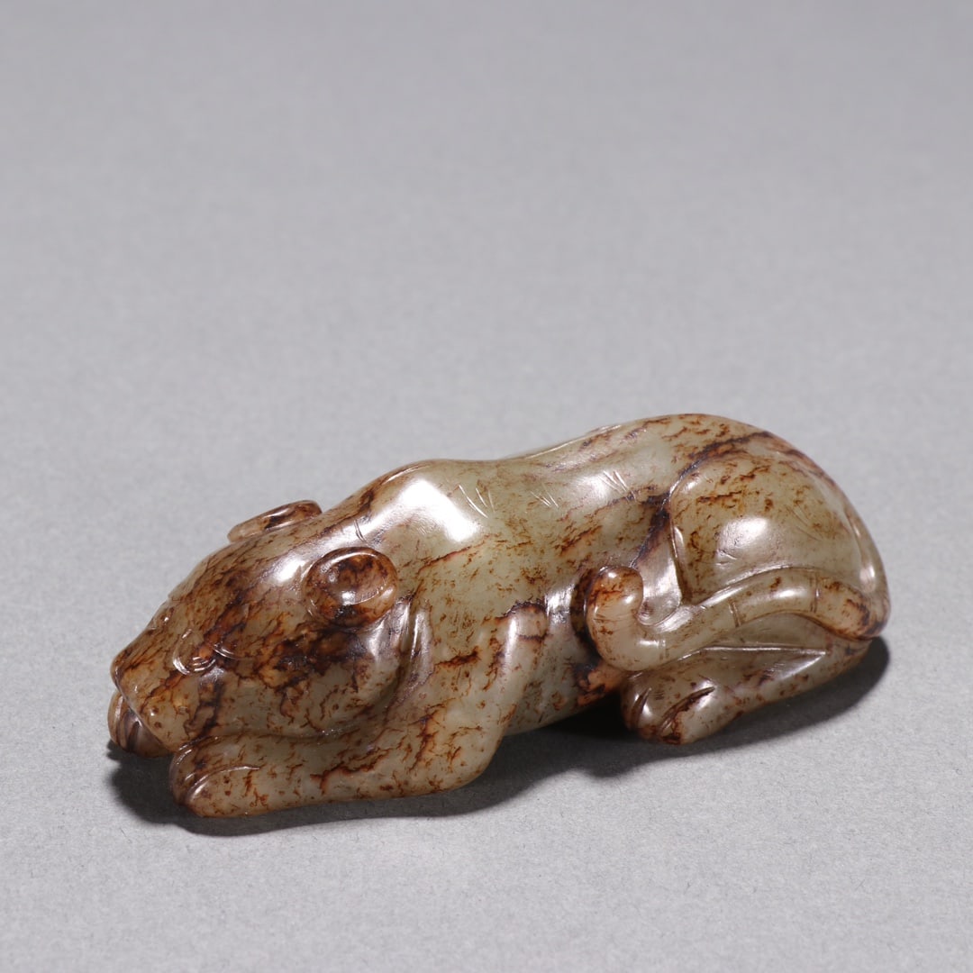 An Exquisite White Jade Tiger Ornament: An Exquisite White Jade Tiger Ornament Ming Dynasty, China Size:1.1inx3.5in Weight:146g白玉玉虎 中国明代 Size:2.8cmx8.8cm Weight:146g