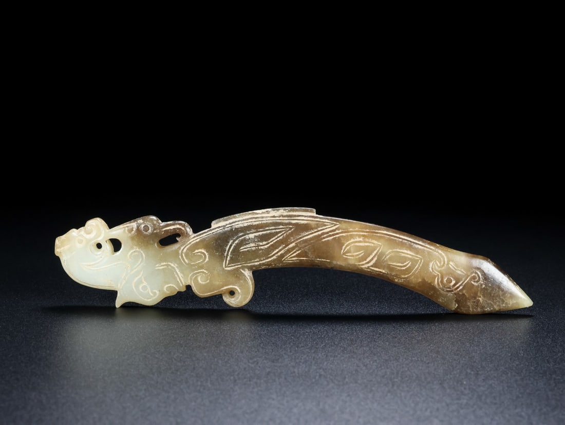 An Exquisite White Jade Dragon Pattern Ornament: An Exquisite White Jade Dragon Pattern Ornament Han Dynasty, China Size:6.6inx1.3inx0.2in Weight:59.3g白玉人龙刀 中国汉代 Size:16.8cmx3.3cmx0.6cm 