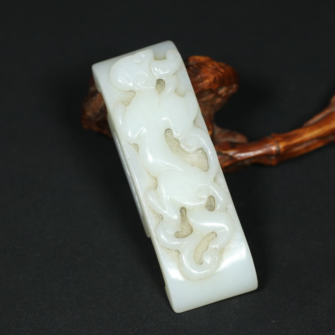 An Exquisite White Jade Chi-Dragon Pattern Ornament: An Exquisite White Jade Chi-Dragon Pattern Ornament Ming Dynasty, China Size:3.1inx1inx0.7in Weight:64.3g白玉螭龙纹剑璏 中国明代 Size: