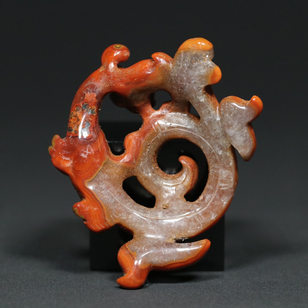 An Exquisite Agate Chi-Dragon Pattern Pendant - 2