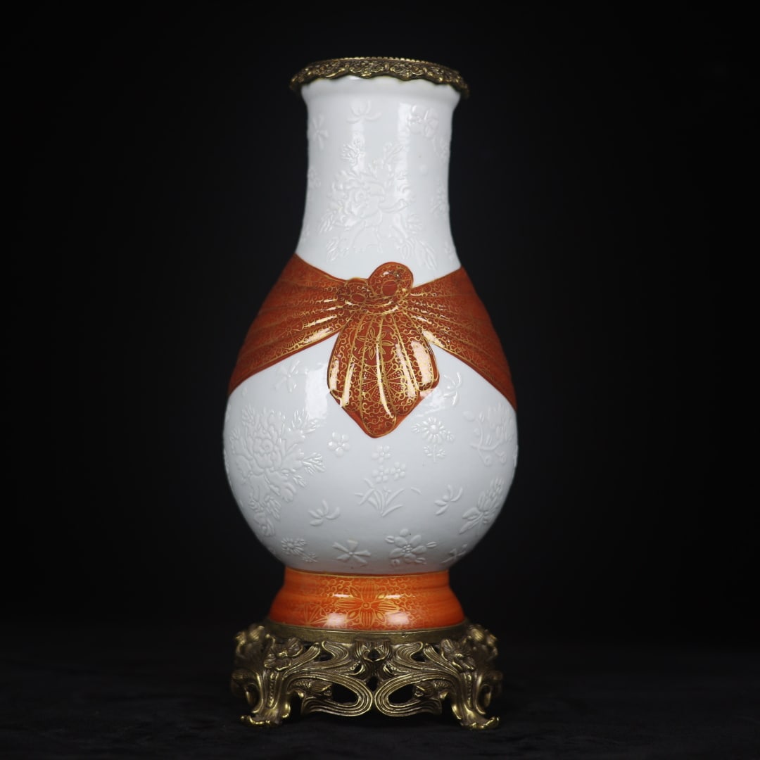 An Exquisite Iron-Red White Glaze Inlaid Bronze Painted Gold Flower Pattern Vase: An Exquisite Iron-Red White Glaze Inlaid Bronze Painted Gold Flower Pattern Vase Qing Dynasty, China Qianlong Six-character Mark Size:11inx4.9in白釉暗刻花卉矾