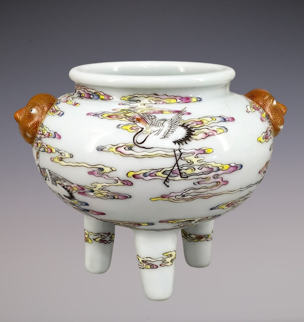 An Exquisite Famille-Rose Crane Pattern Double-Ears and Tripod Censer: An Exquisite Famille-Rose Crane Pattern Double-Ears and Tripod Censer Qing Dynasty, China Qianlong Six-character Mark Size:3.3inx4.1in粉彩云鹤纹三足香&#