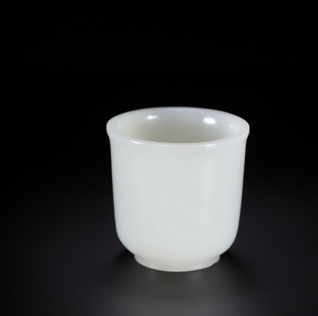 An Exquisite White Jade Cup: An Exquisite White Jade Cup Qing Dynasty, China Size:2.2inx2.2in Weight:102g白玉杯 中国清代 Size:5.5cmx5.5cm Weight:102g