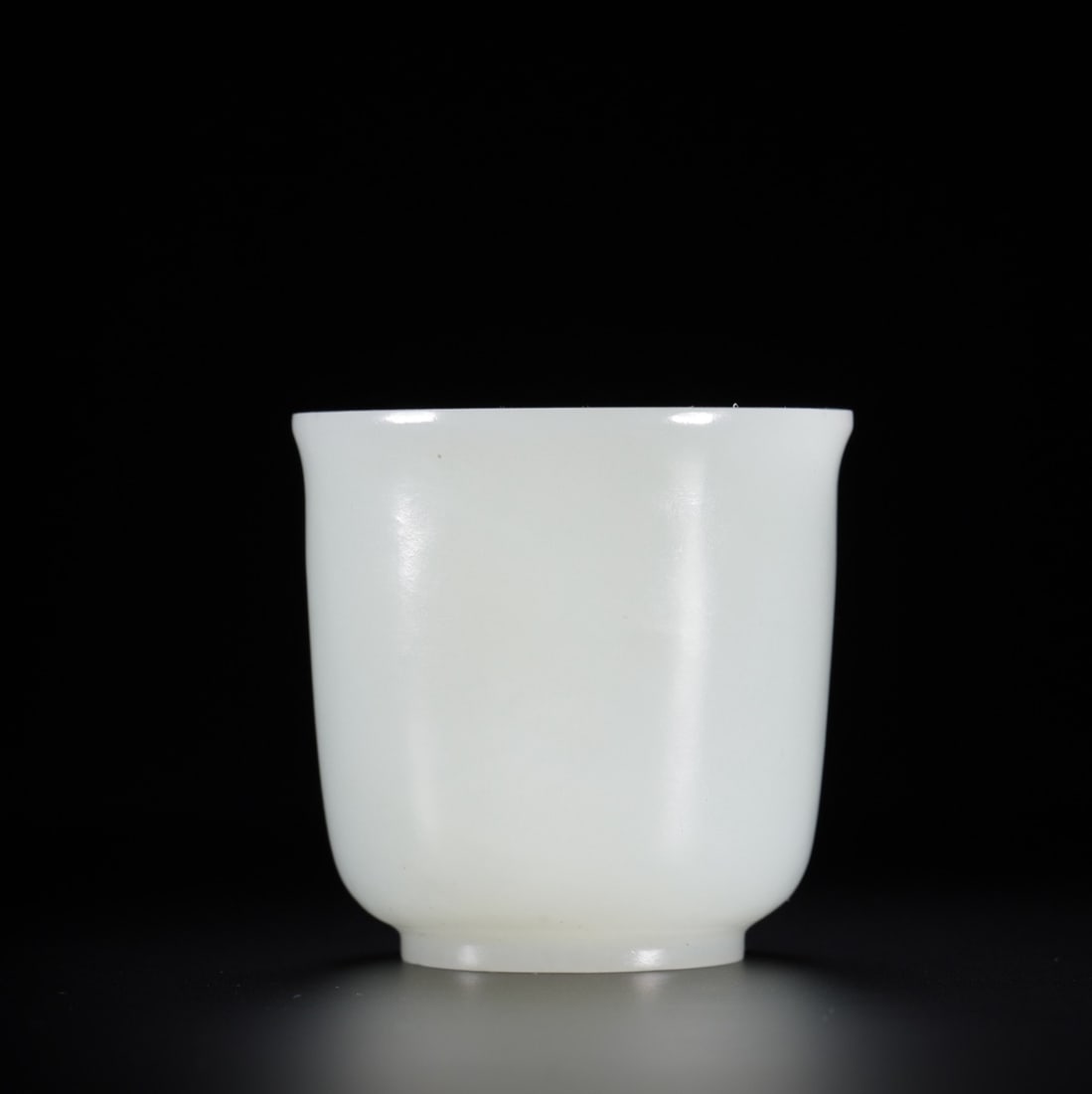 An Exquisite White Jade Cup - 3