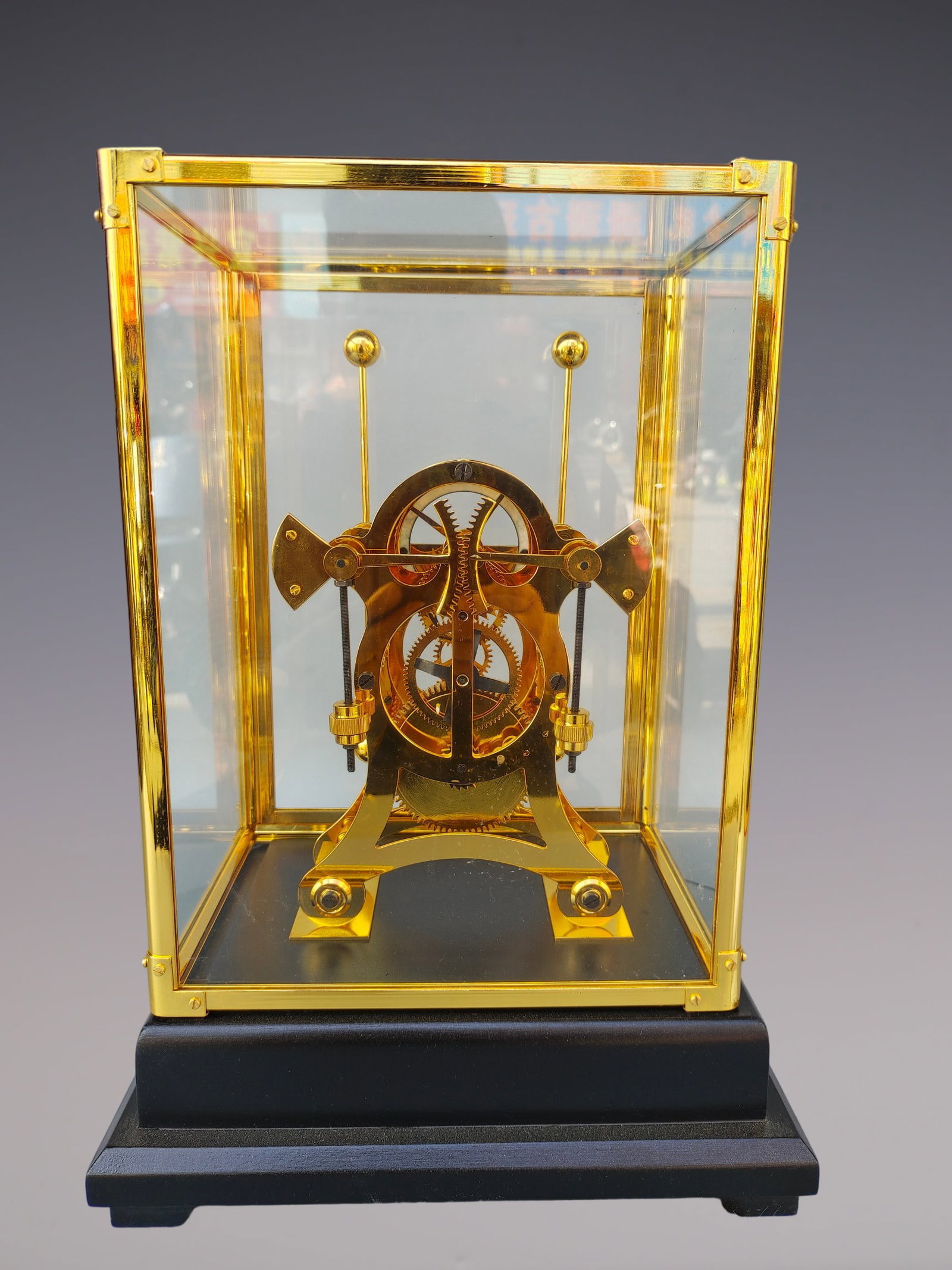 An Exquisite Gilt Bronze Clock - 3