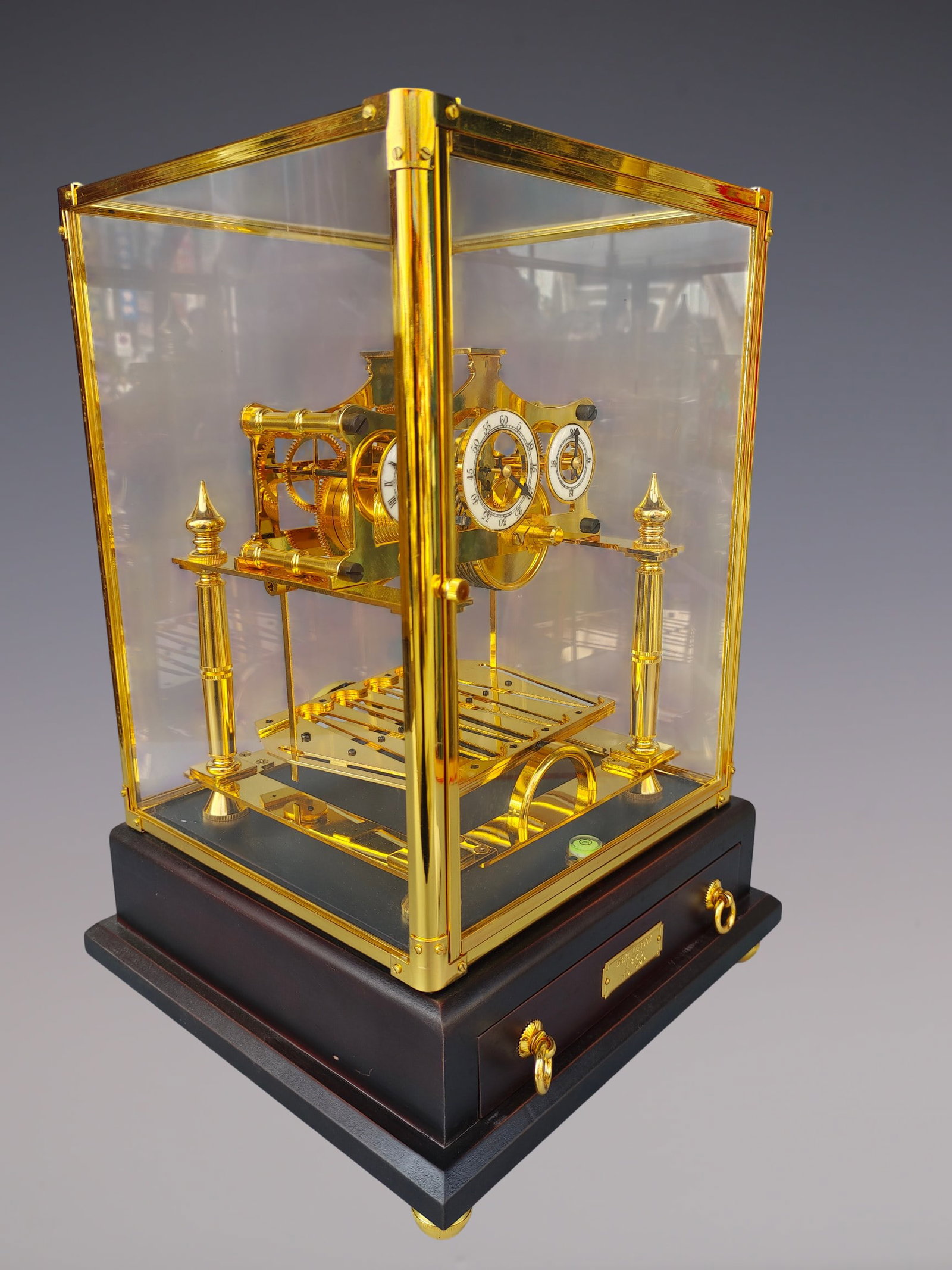 An Exquisite Gilt Bronze Clock - 2