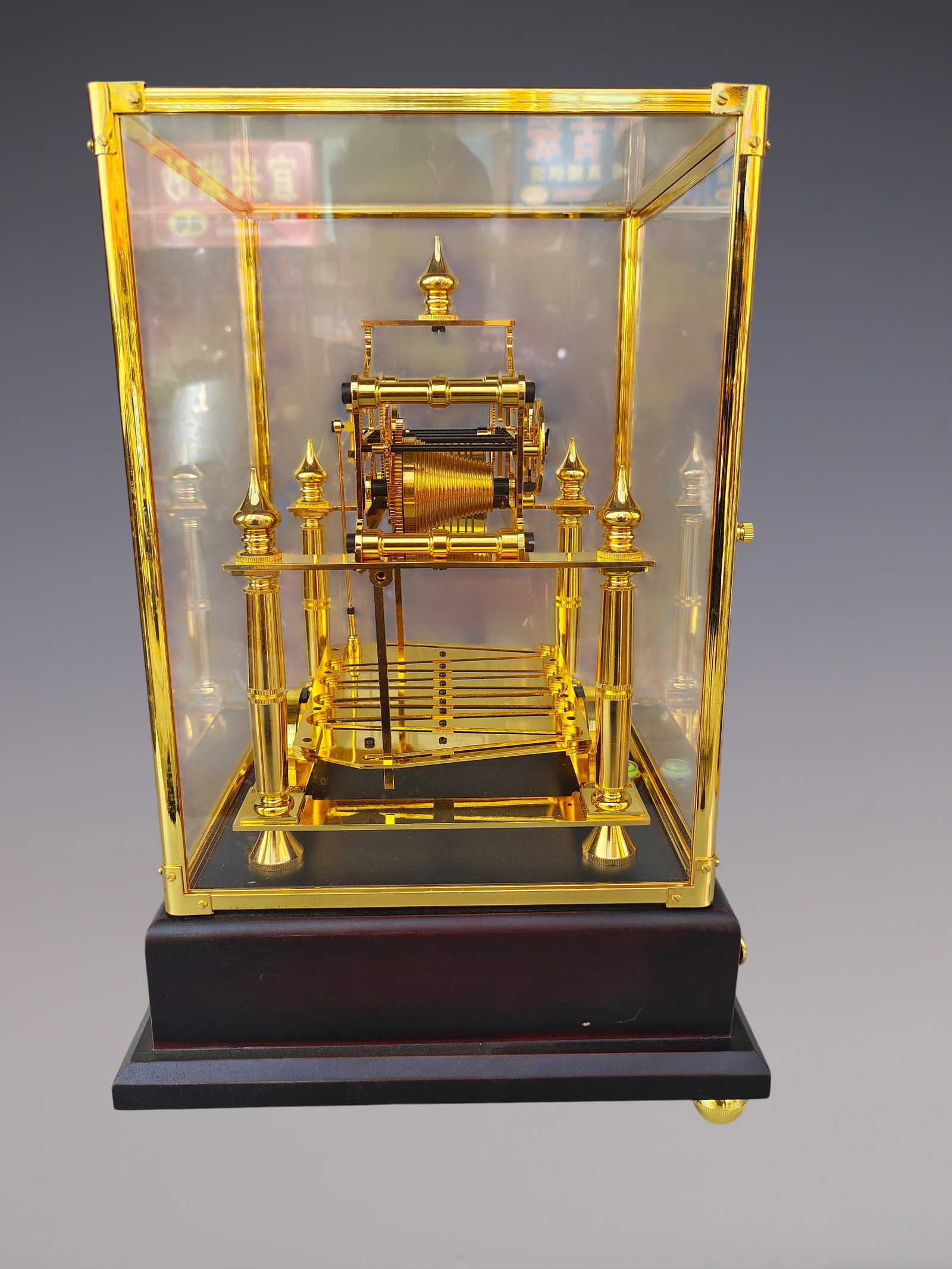 An Exquisite Gilt Bronze Clock - 3
