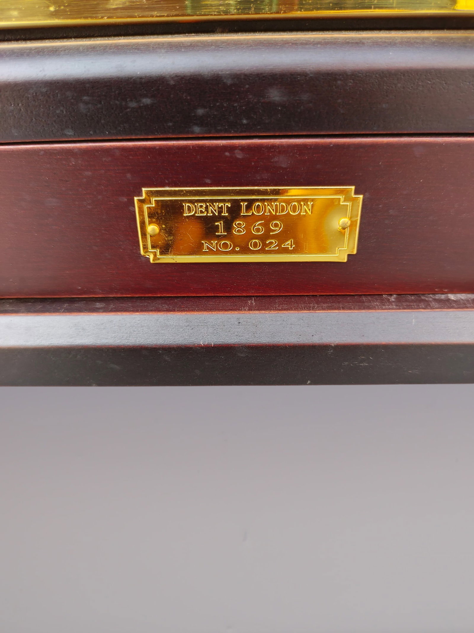 An Exquisite Gilt Bronze Clock - 9
