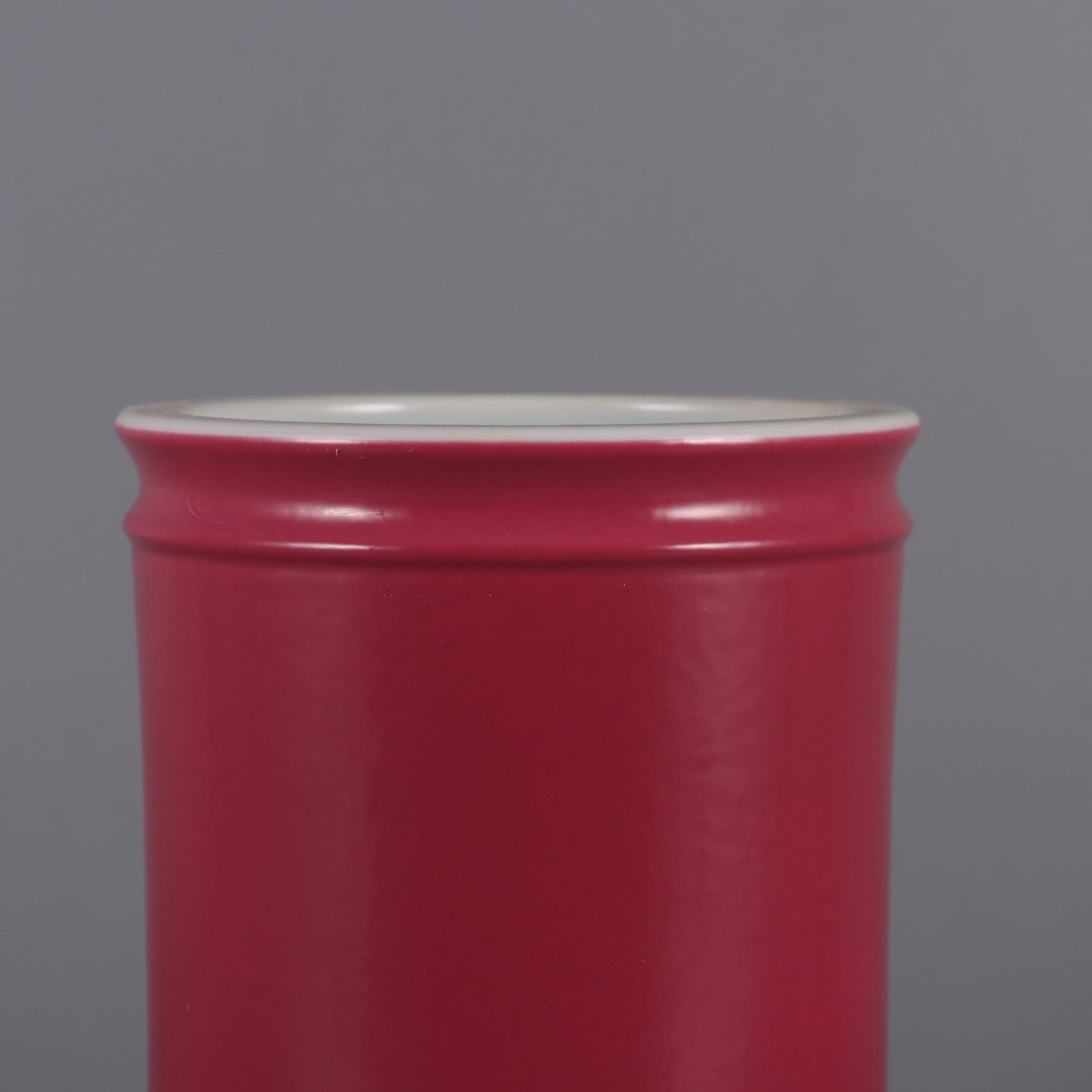 An Exquisite Ruby Red-Glazed Brush Pot - 3