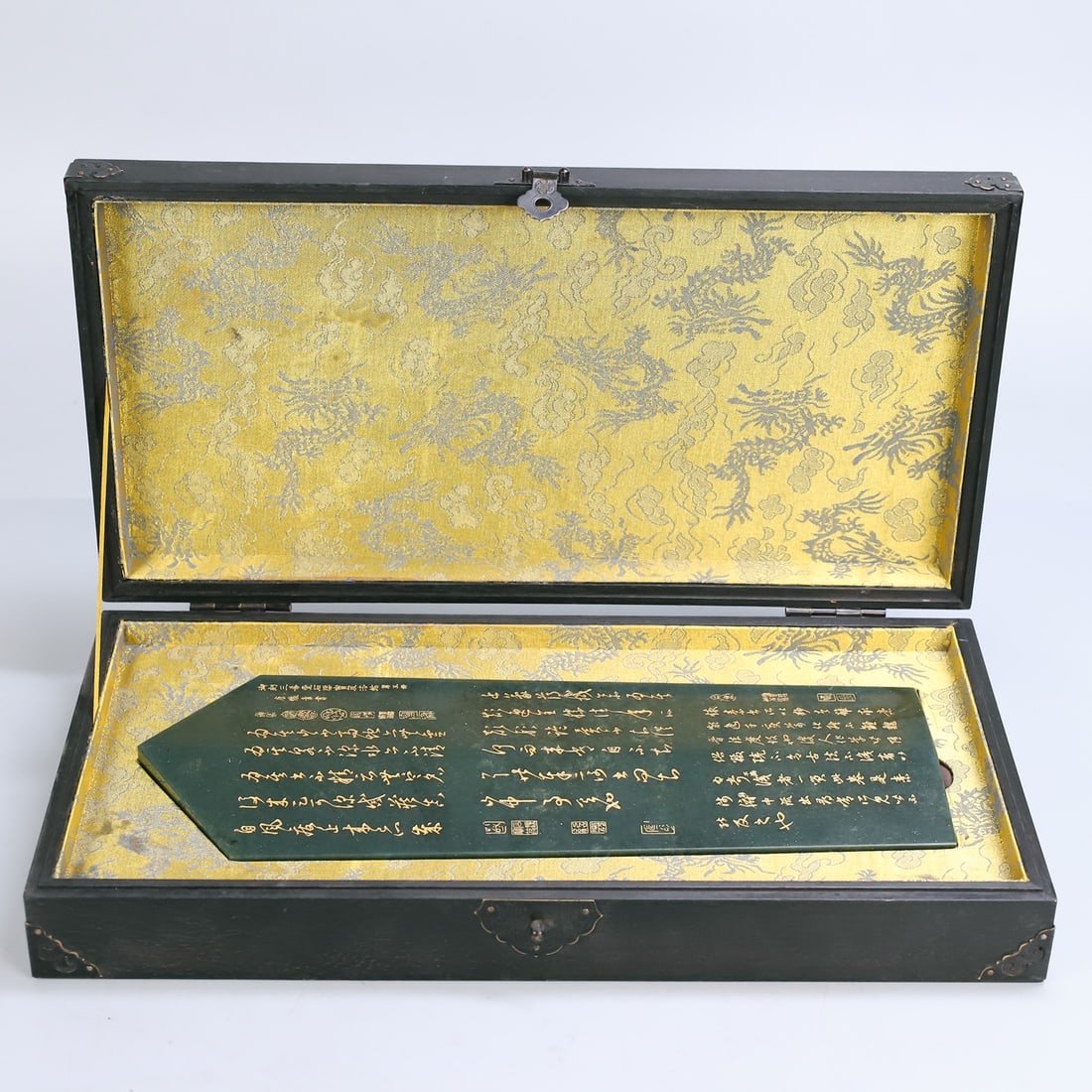 An Exquisite Jasper with poem Ornament: An Exquisite Jasper with poem Ornament Qing Dynasty, China Size:14.6inx5.7in Weight:1482g Size:18.5inx3.9inx7.9in Weight:1122g碧玉圭板圭板