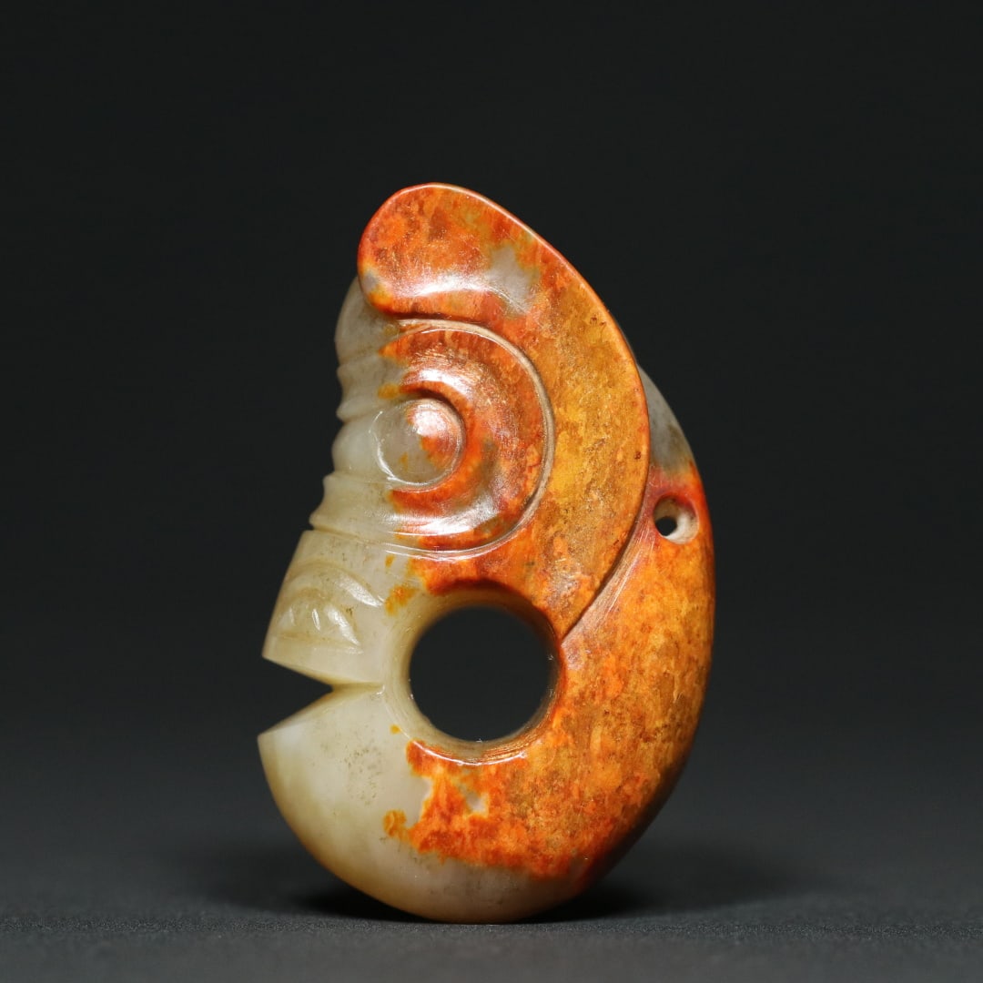 An Exquisite White Jade Pig Dragon Pendant: An Exquisite White Jade Pig Dragon Pendant Hong Shan Culture Size:2.2inx1.3inx0.6in Weight:49.6g白玉猪龙挂件 红山文化