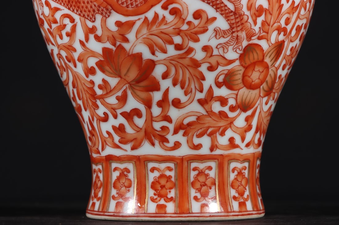 An Exquisite Iron-Red Dragon Pattern Flower Pattern Vase - 3