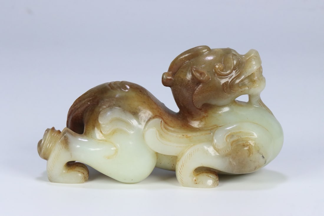 An Exquisite White Jade Auspicious Beast Ornament: An Exquisite White Jade Auspicious Beast Ornament Han Dynasty, China Size:5.4inx3inx2.2in Weight:634g白玉瑞兽雕件 中国汉代 Size:13.8cmx7.54c