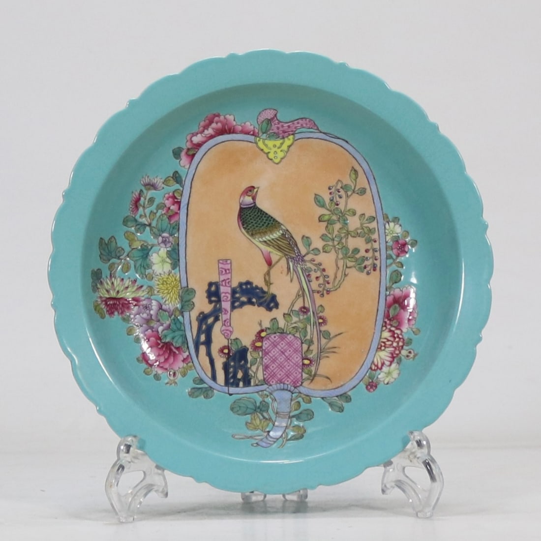 An Exquisite Green Ground Flower and Bird Pattern Plate: An Exquisite Green Ground Flower and Bird Pattern Plate Qing Dynasty, China Yongzheng Six-character Mark Size:2inx8.7in松石绿地花卉图纹赏盘