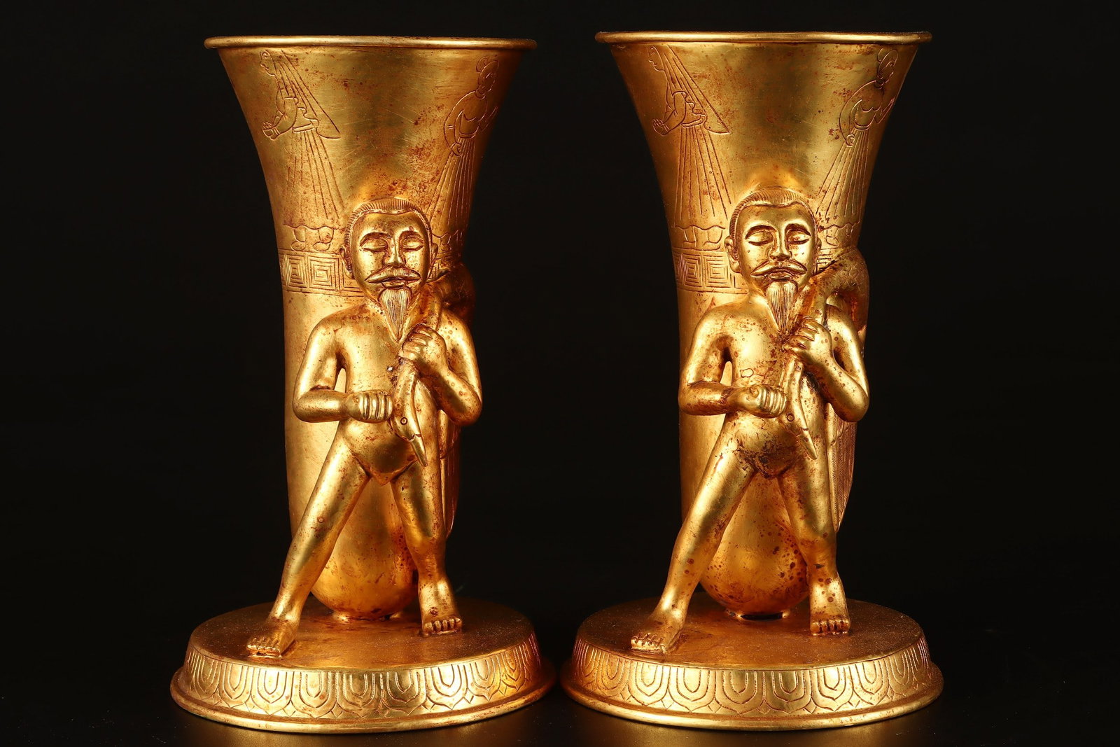 An Exquisite Gilt Bronze Character and Story Pattern Cup: An Exquisite Gilt Bronze Character and Story Pattern Cup Qing Dynasty, China Size:7.5inx4.7in Weight:847g铜鎏金波斯人物杯