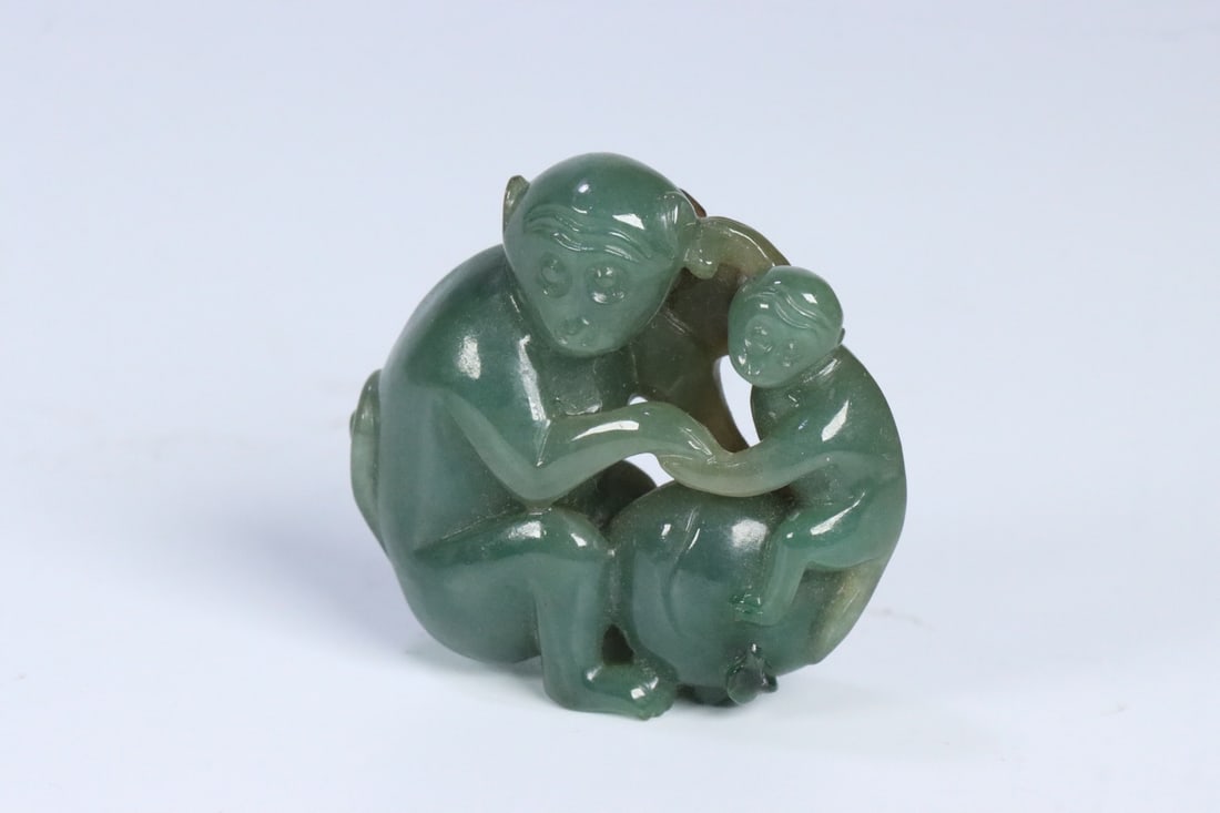 An Exquisite Jadeite Monkey Hand Piece - 3