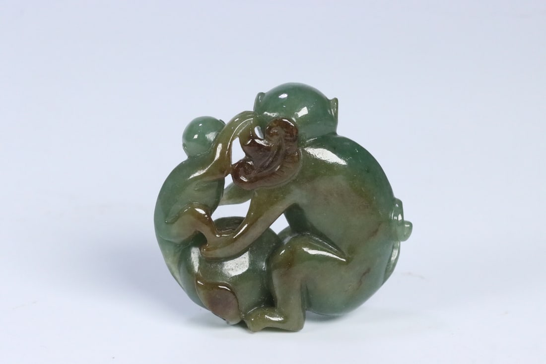 An Exquisite Jadeite Monkey Hand Piece - 4
