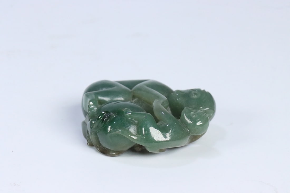 An Exquisite Jadeite Monkey Hand Piece - 6