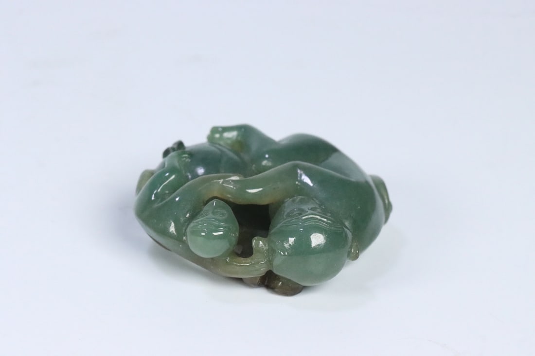 An Exquisite Jadeite Monkey Hand Piece - 7