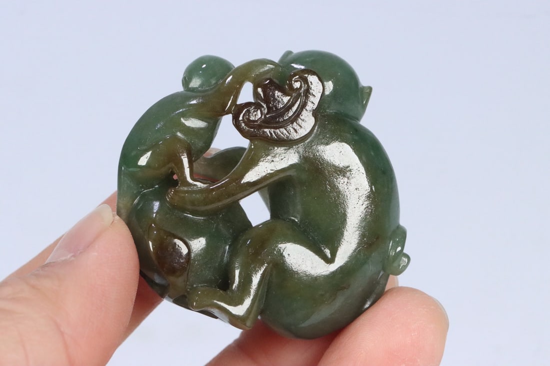 An Exquisite Jadeite Monkey Hand Piece - 9