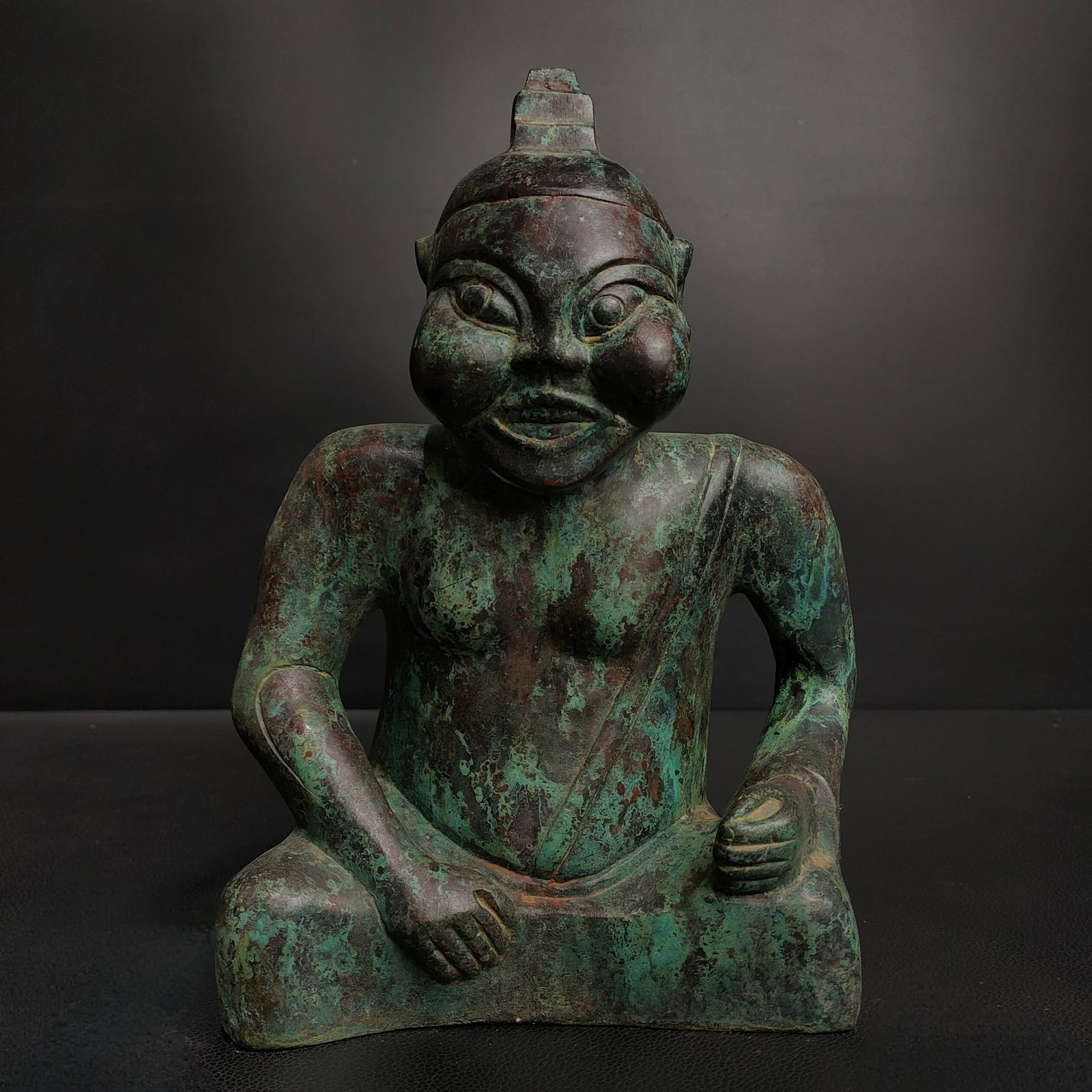 An Exquisite Bronze Figure Ornament (1 of 9)