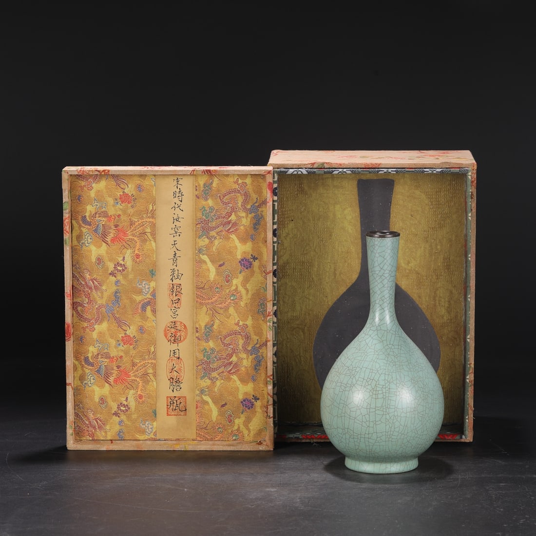 An Exquisite Ru yao Sky Blue Glazed Vase: An Exquisite Ru yao Sky Blue Glazed Vase Song Dynasty, China Size:10.4inx5.1in汝窑天青釉银口大胆瓶 中国宋代 Size:26.