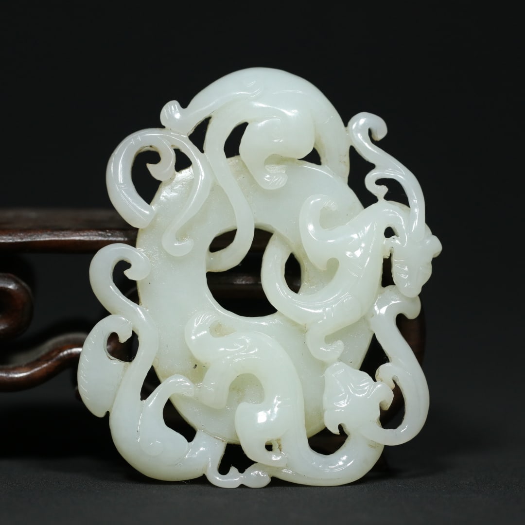 An Exquisite White Jade Chi-Dragon Pattern Pendant (1 of 11)