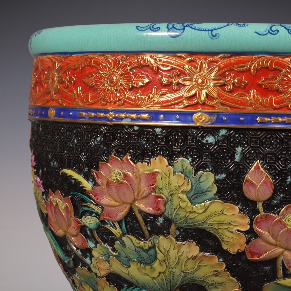 An Exquisite Enamel Lotus Pattern Flower Pattern Vat - 2