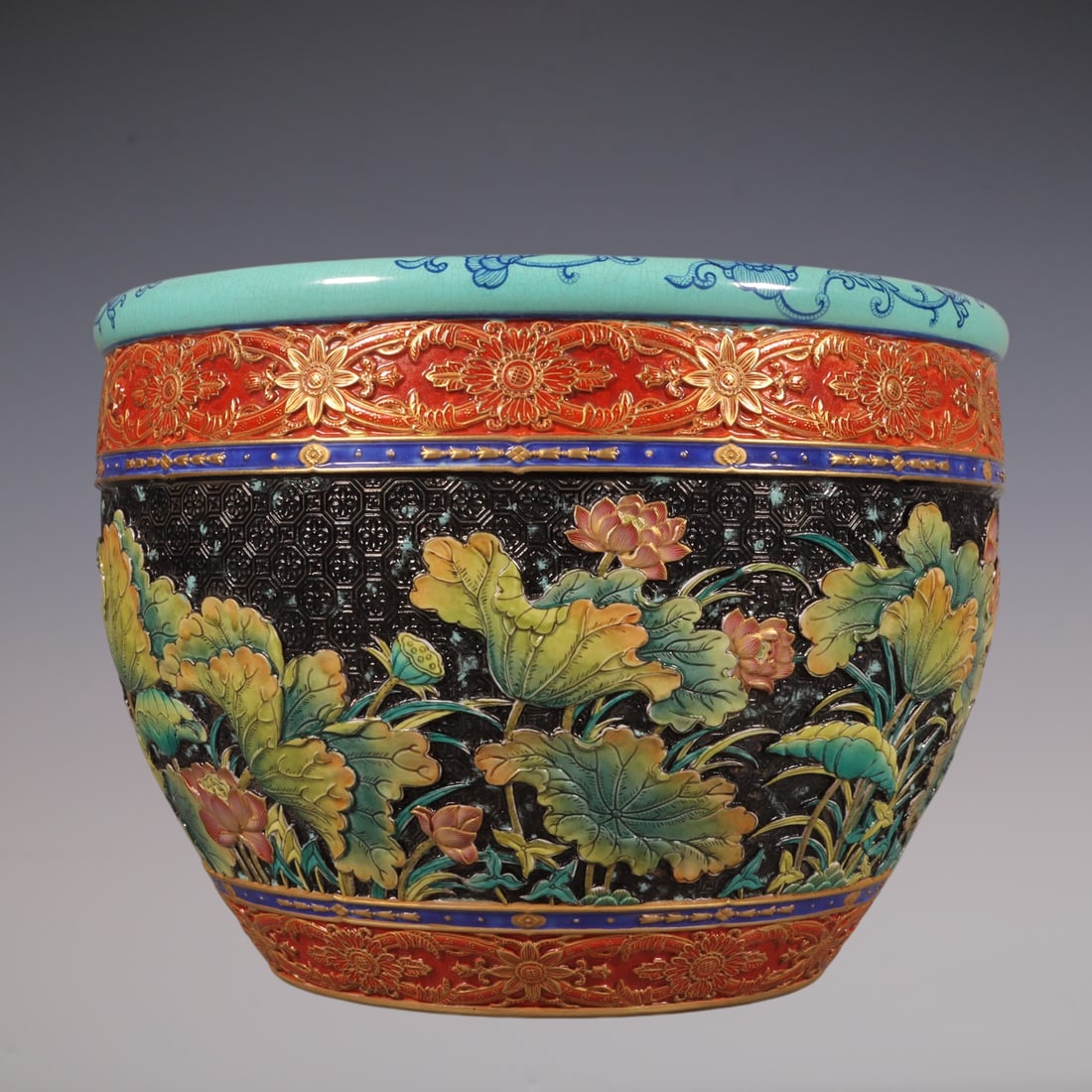 An Exquisite Enamel Lotus Pattern Flower Pattern Vat - 5