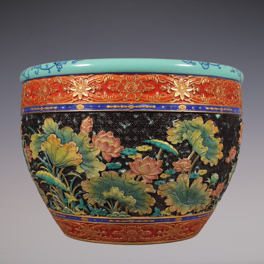 An Exquisite Enamel Lotus Pattern Flower Pattern Vat - 6