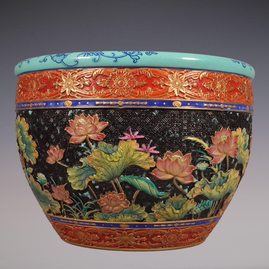 An Exquisite Enamel Lotus Pattern Flower Pattern Vat - 7
