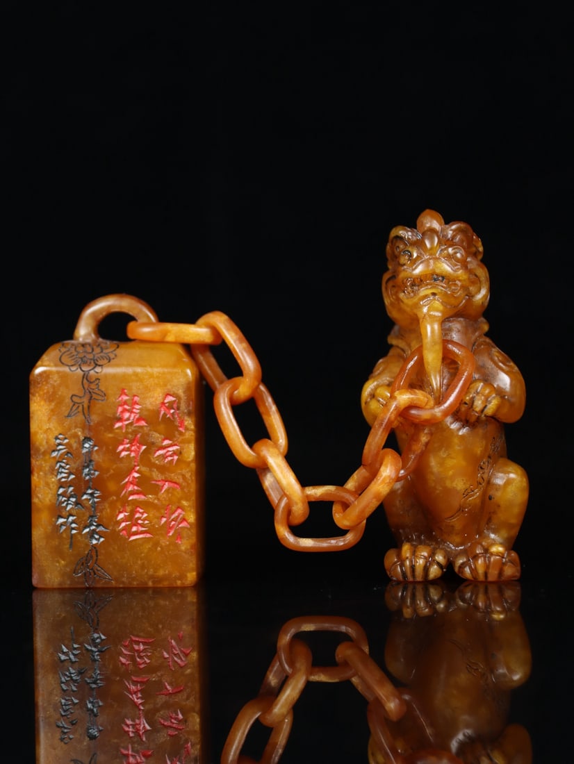 A Set of Fine Tianhuang Stone Auspicious Beast Seal: A Set of Fine Tianhuang Stone Auspicious Beast Seal Qing Dynasty, China Size:2.8inx1.6inx1.1in Size:3.5inx1.6inx1.6in