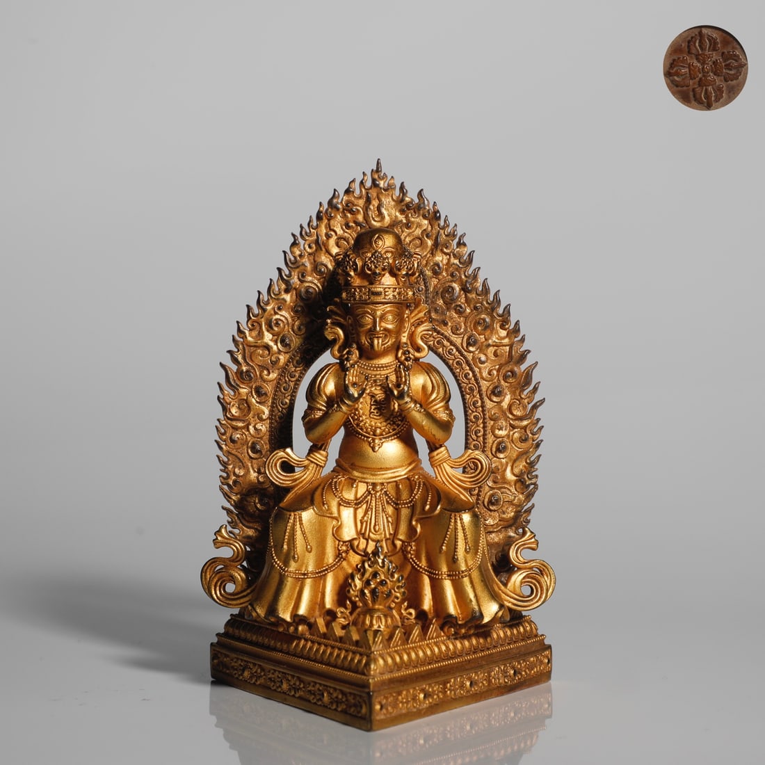 An Exquisite Gilt Bronze Buddha Statue: An Exquisite Gilt Bronze Buddha Statue Ming Dynasty, China Size:4.1inx2.6in Weight:250g铜鎏金扎基拉姆造像 中国明代
