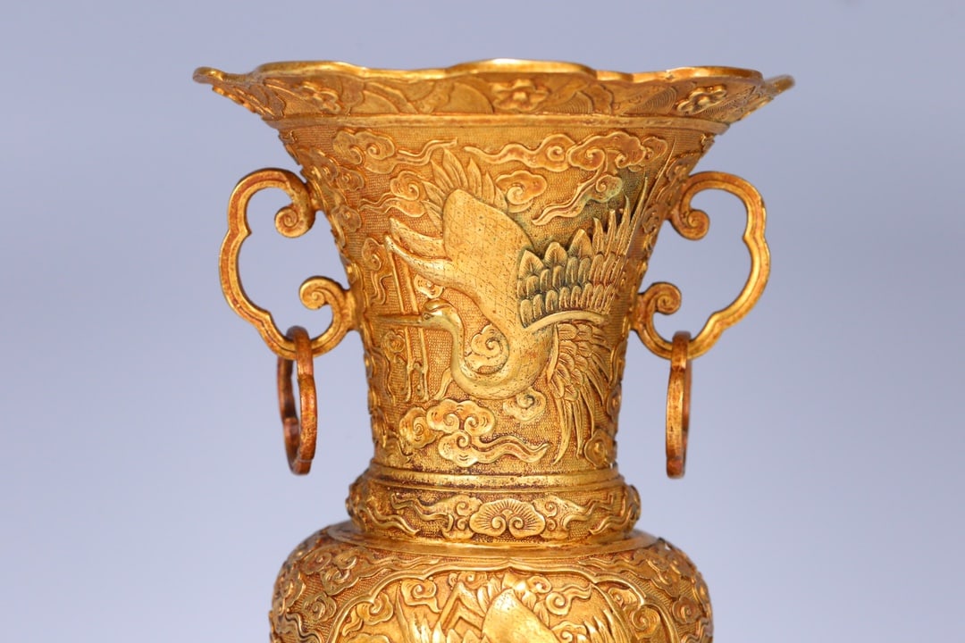 An Exquisite Gilt Bronze Auspicious Cloud Pattern Crane Pattern Double-Ears Vase - 3