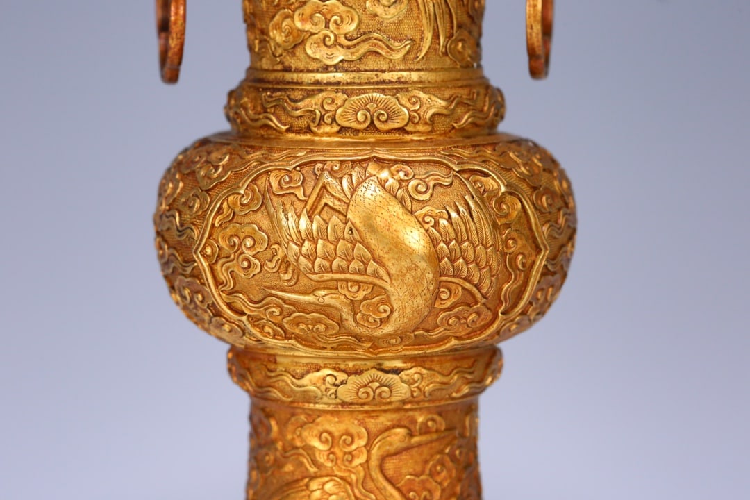 An Exquisite Gilt Bronze Auspicious Cloud Pattern Crane Pattern Double-Ears Vase - 4