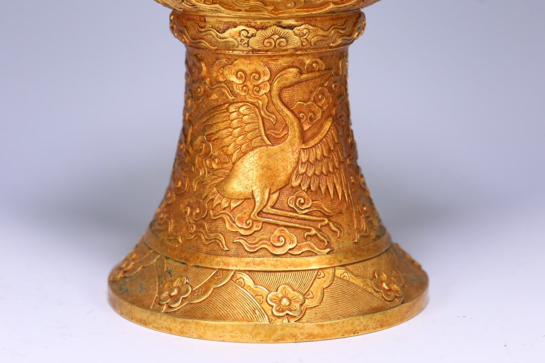 An Exquisite Gilt Bronze Auspicious Cloud Pattern Crane Pattern Double-Ears Vase - 5