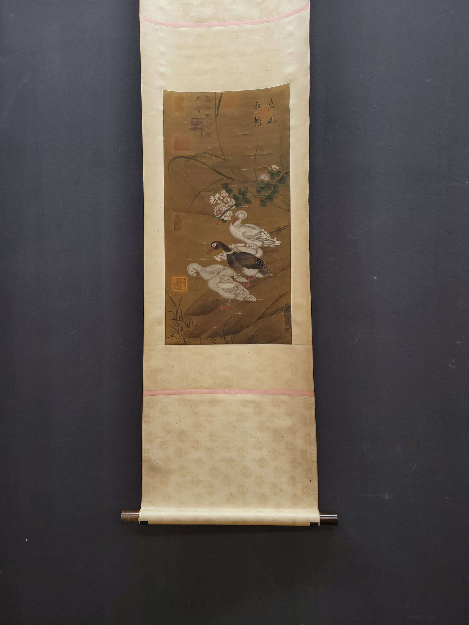A Chinese Vertical Scroll Ink Painting of Flower and Bird on Silk: A Chinese Vertical Scroll Ink Painting of Flower and Bird on Silk Song huizong Without frame Size:13.2inx26.4in宋徽宗惠风和畅