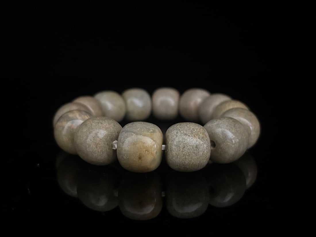 An Exquisite White Jade Bracelets - 2