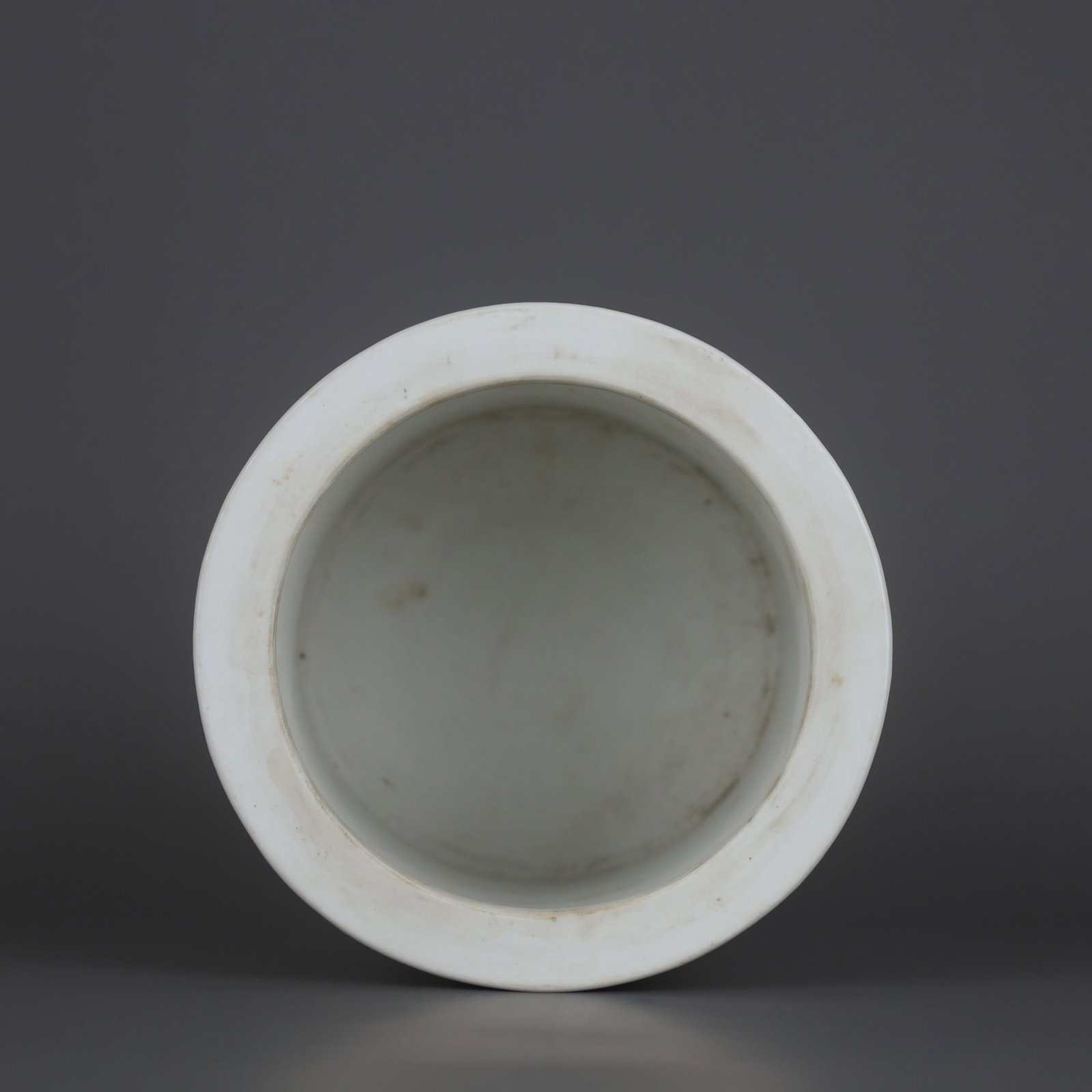 A Exquisite White Glaze Figures Pattern Brush Pot - 4