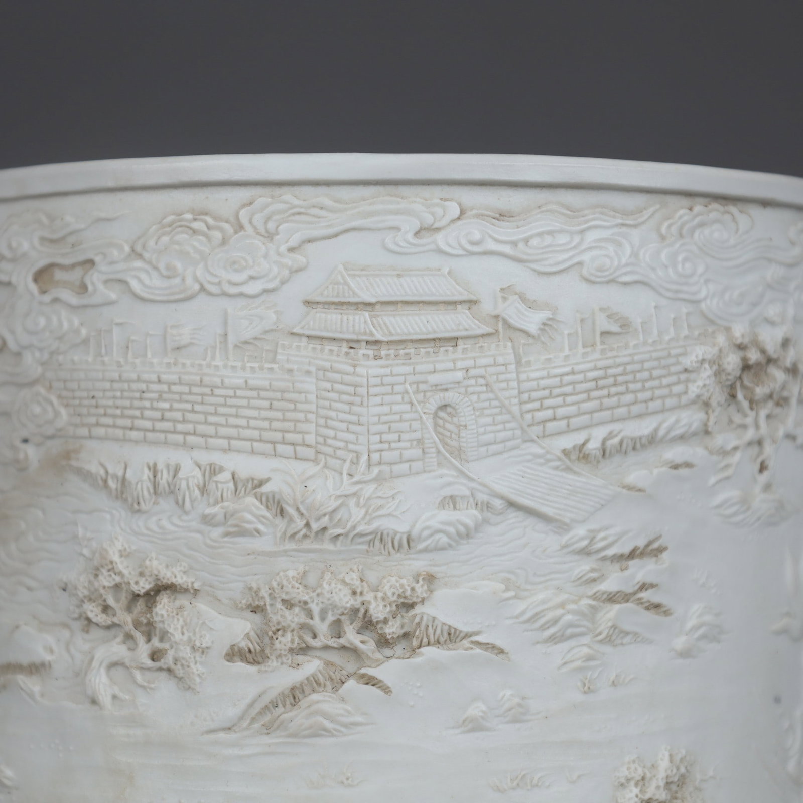 A Exquisite White Glaze Figures Pattern Brush Pot - 7