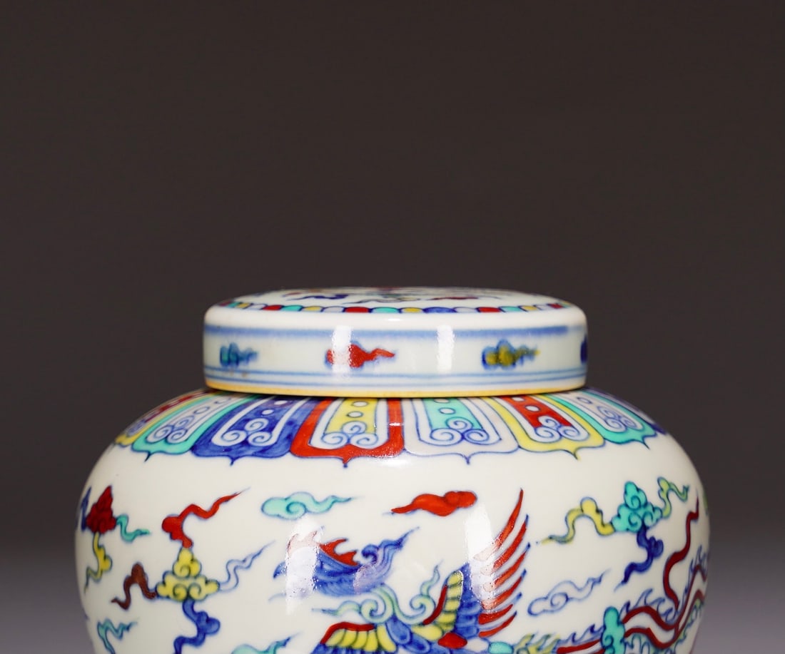 A Exquisite Doucai Phoenix Pattern Jar - 2