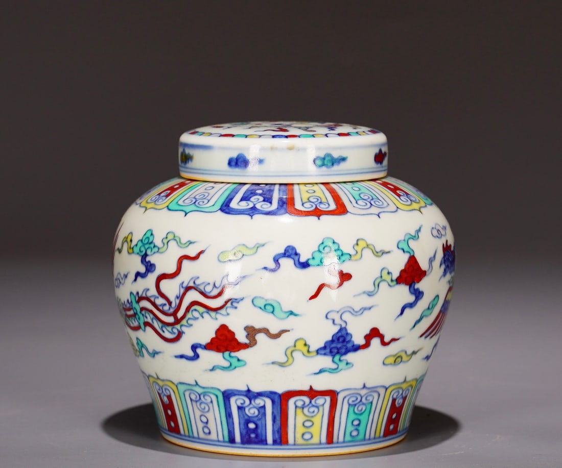 A Exquisite Doucai Phoenix Pattern Jar - 4