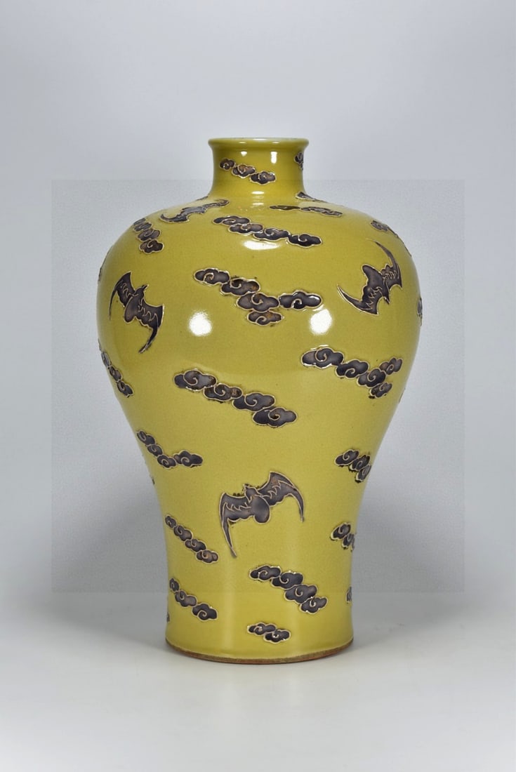 A Exquisite Yellow Glazed Bat Pattern Vase - 2
