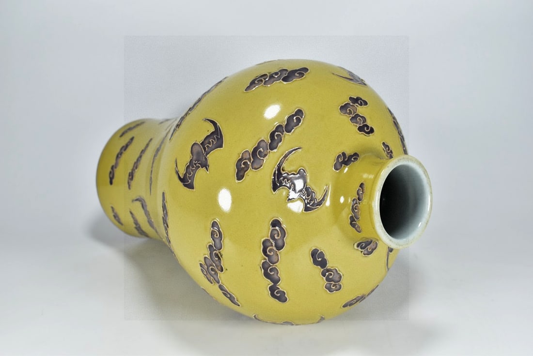 A Exquisite Yellow Glazed Bat Pattern Vase - 4