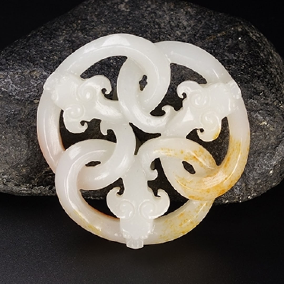 A Exquisite Hotan Jade Dragon jade pendant: A Exquisite Hotan Jade Dragon jade pendant,Qing Dynasty, China,Size:2.2inx2.2inx0.5in,Weight:39.8g 和田玉龙佩,中国清代
