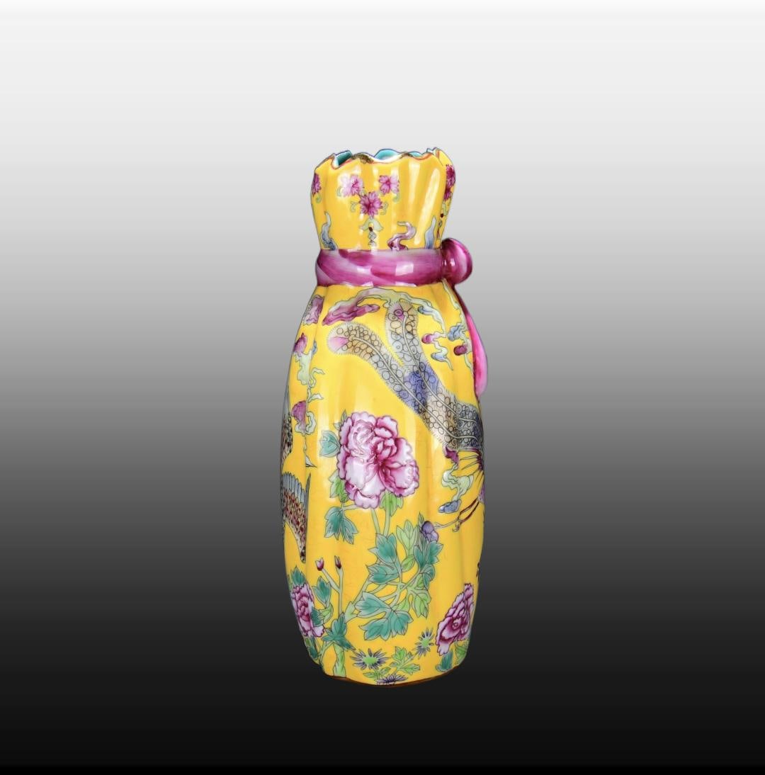 A Exquisite Enamel Phoenix Pattern Vase - 2