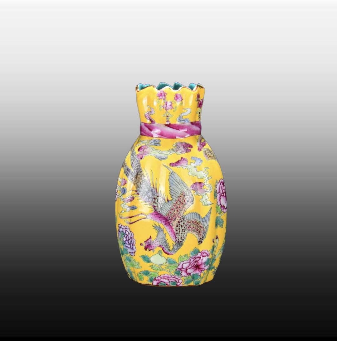 A Exquisite Enamel Phoenix Pattern Vase - 3